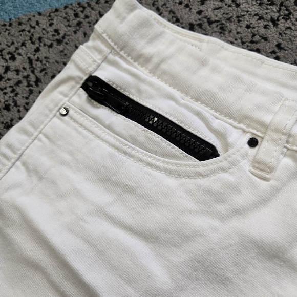 Blank NYC low Rise Mini Shorts, 28, EUC - Picture 3 of 10